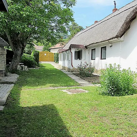 2+2 Fos Koezpontjaban Landhuis Badacsonytomaj