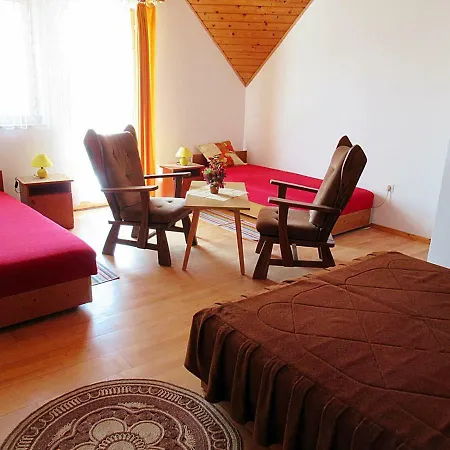 2+2 Fos Koezpontjaban